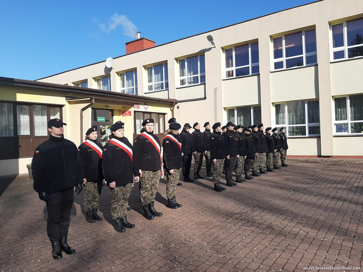 CZEŚĆ I CHWAŁA BOHATEROM!