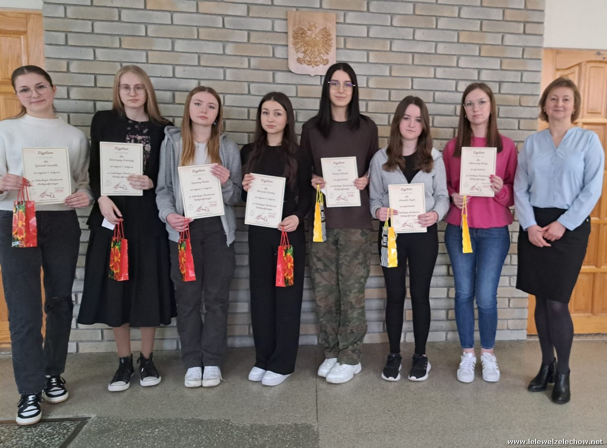 Nagrody w konkursach z języka polskiego