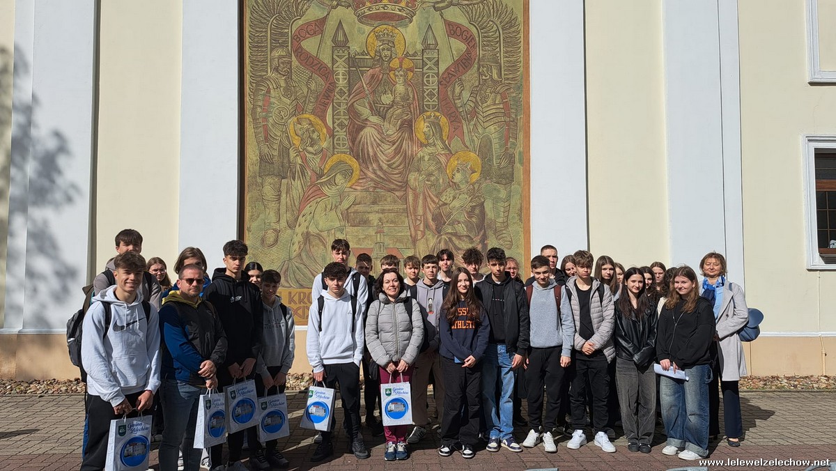 Erasmus+ Wizyta uczniów i nauczycieli z Hiszpanii - zwiedzanie Żelechowa