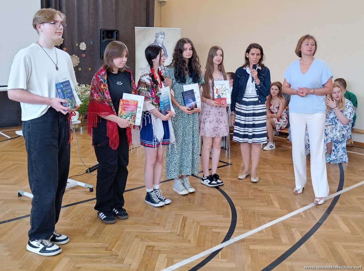 Wręczenie nagród w konkursie fotograficzno- czytelniczym